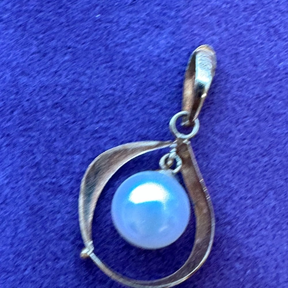 Christian Dior Pearl gold Pendant - Picture 2 of 3